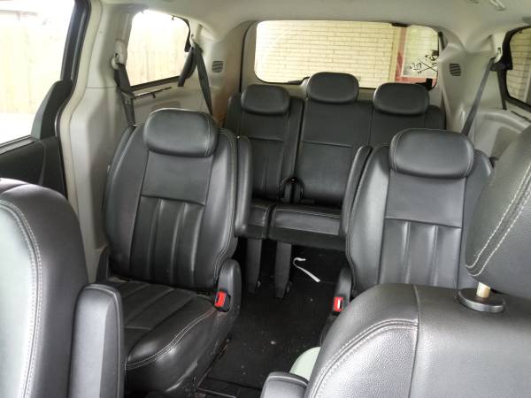 2009 Chrysler Town and Country Minivan for sale in San Benito, TX – photo 2