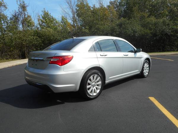2012 CHRYSLER 200 TOURING EDITION / 1 OWNER CARFAX / NICE CAR! for sale in Highland Park, IL – photo 4