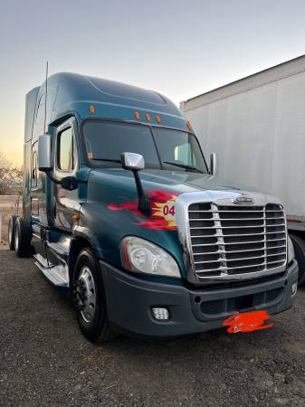 2013 Freightliner Cascadia with 48 dry van trailer for sale in Bakersfield, CA – photo 3