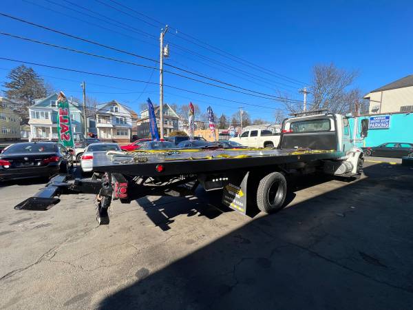 International 4300 tow truck rollback ramp truck for sale in Hamden, CT – photo 4