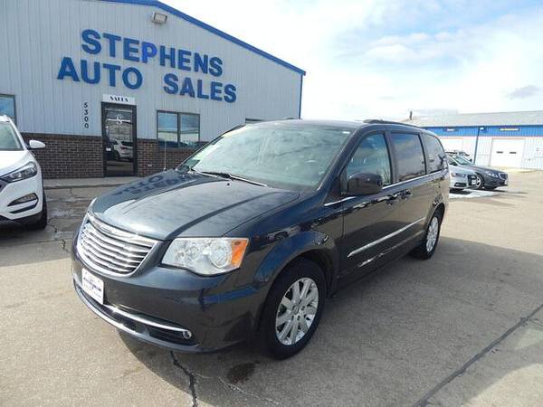 2014 Chrysler Town & Country Touring - - by dealer for sale in Johnston, IA