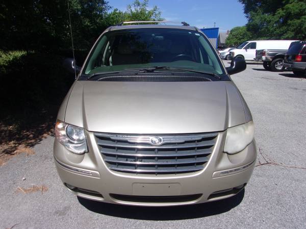 2005 Chrysler Town Country Limited for sale in High Point, NC – photo 6
