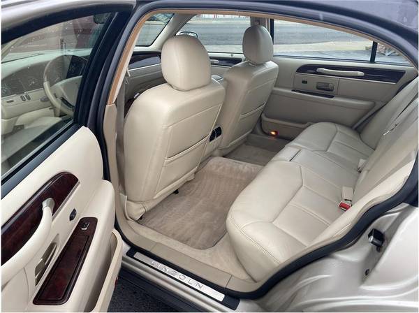2006 Lincoln Town Car - - by dealer - vehicle for sale in Medford, OR – photo 15
