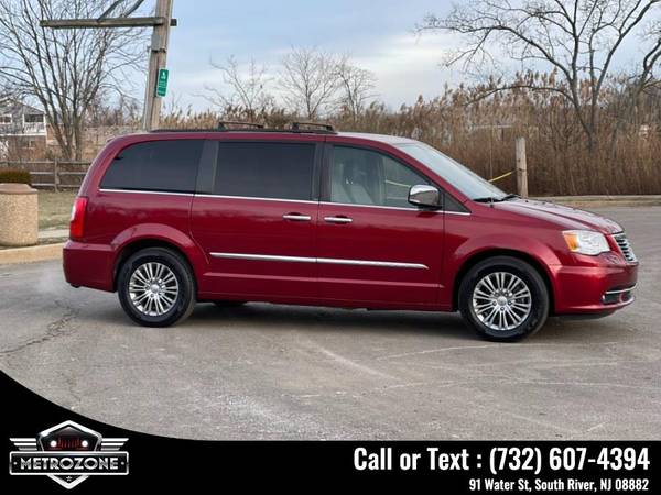 2013 Chrysler Town & Country Touring, Fully Loaded for sale in South River, NY – photo 3