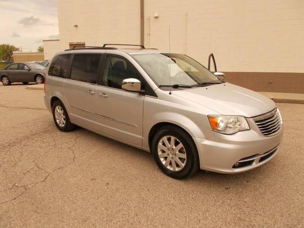 2012 CHRYSLER TOWN COUNTRY WARRANTY LEATHER CAMERA DVD SUNROOF LOADED for sale in New Lebanon, OH – photo 2