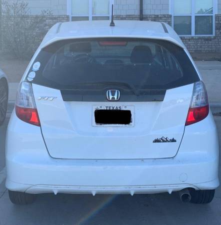 White Honda Fit 2009 - cars & trucks - by owner - vehicle automotive... for sale in Lubbock, TX – photo 2