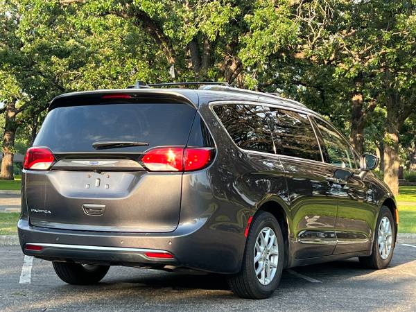 2020 CHRYSLER PACIFICA TOURING L - - by dealer for sale in Shakopee, MN – photo 11