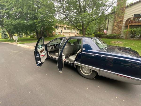 1993 Cadillac Fleetwood for sale in Shoreview, MN – photo 3