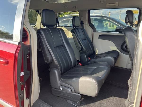 Certified 2015 Chrysler Town & Country Touring Deep Cherry Red Cry for sale in Cedar Falls, IA – photo 20