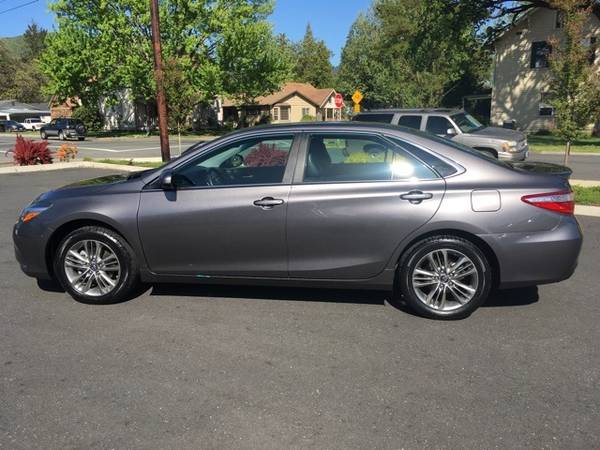 2017 Toyota Camry SE WITH HEATED DOOR MIRRORS AND BACKUP CAMERA #52901 for sale in Grants Pass, OR – photo 5
