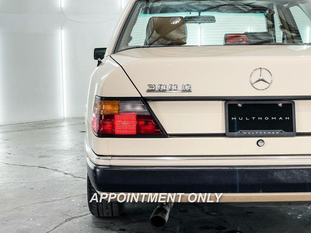 1990 Mercedes-Benz 300-Class 4 Dr 300D Turbodiesel Sedan for sale in Portland, OR – photo 9
