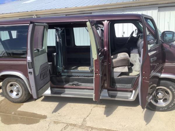 2000 Dodge van with a side door Hydraulic lift - - by for sale in Sun Prairie, WI – photo 16