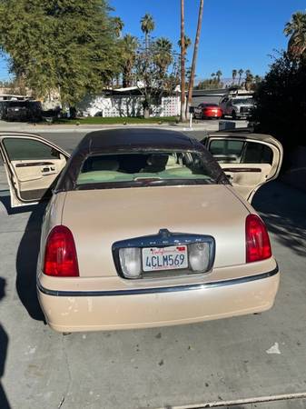 1998 Lincoln Town Car - cars & trucks - by owner - vehicle... for sale in Palm Desert , CA – photo 2