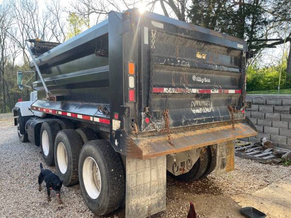 Mack Dump Truck for sale in Irvington, KY – photo 4