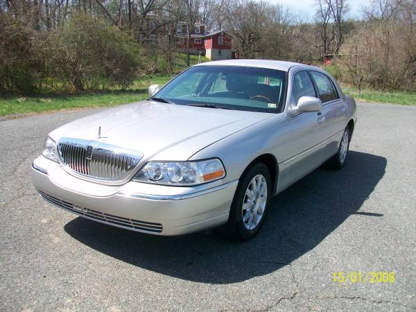 2008 Lincoln Town Car - - by dealer - vehicle for sale in Staunton, VA – photo 4