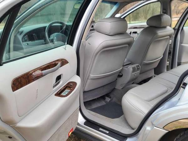 2000 Lincoln Town Car - - by dealer - vehicle for sale in Salisbury, NC – photo 4