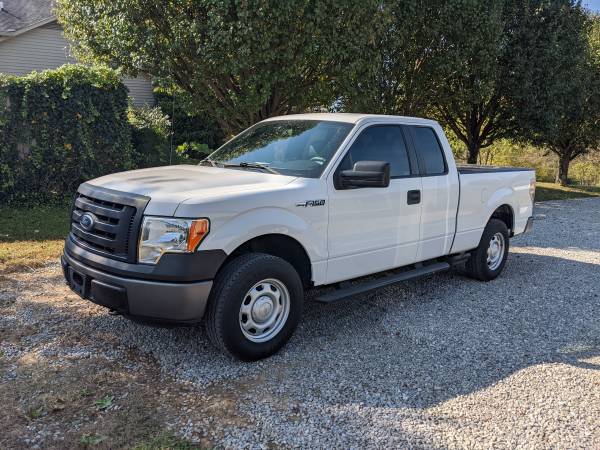 Clean 2011 Ford F150 XL 5.0 4 door short bed super cab 4wd - cars &... for sale in Springfield, TN