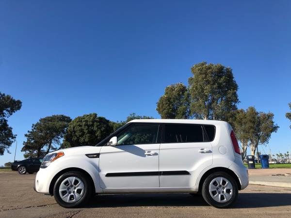 2012 Kia Soul Hatchback 4-door Gas saver, 1 owner CARFAX - cars for sale in Chula vista, CA – photo 3