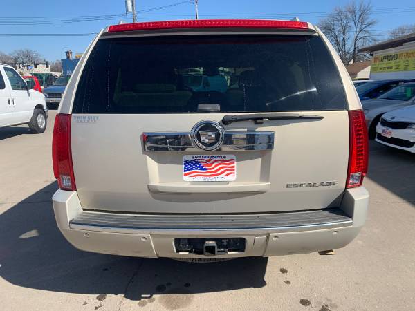 ★★★ 2008 Cadillac Escalade AWD / 3rd Row / Captain's Chairs! ★★★ -... for sale in Grand Forks, ND – photo 7
