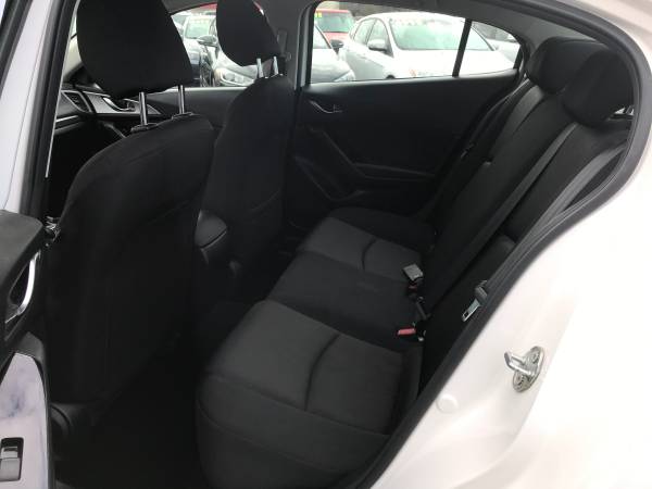 2018 MAZDA 3 SPORT LOW MILES 17,752 ONLY ''1 OWNER'' - cars & trucks... for sale in Eugene, OR – photo 7