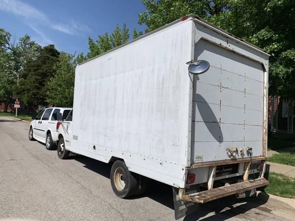 02 GMC 1-ton dually box truck/cube van, 285k, 14', good shape for sale in Saint Louis, IL – photo 3