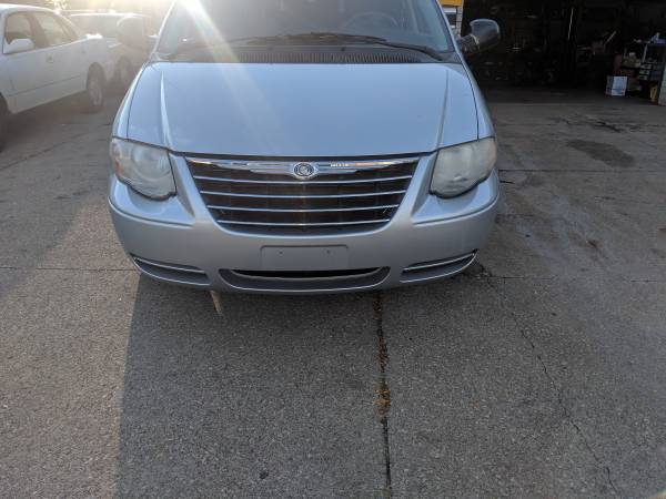 2005 Chrysler Town and country for sale in Akron, OH