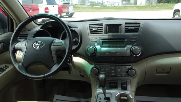 2010 Toyota Highlander Sport 4x4 0 Down $239 Month for sale in Mount Pleasant, IA – photo 10