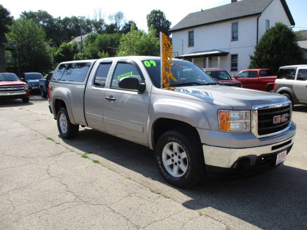 2009 Gmc Sierra 1500 Ext. Cab SLE (4WD) Low Miles! for sale in Dubuque, IA – photo 2