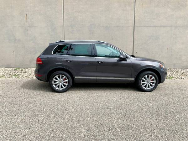 2011 Volkswagen VW Touareg TDI - Desirable Diesel MPG -1-OWNER LOW Mil for sale in Madison, WI – photo 8