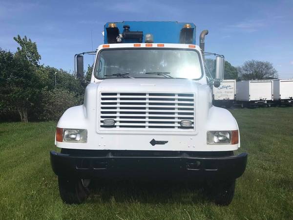 2002 International 4T444E Low Pro Walk-In Service Body for sale in Indianapolis, IN – photo 5