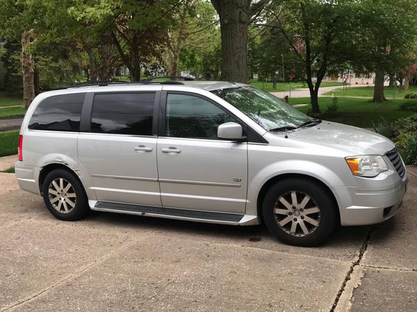 2009 CHRYSLER TOWN AND COUNTRY 169K MILES (Good Condition) for sale in Toledo, OH – photo 3