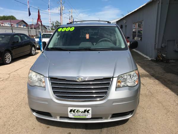 2010 Chrysler Town and Country RUNS GREAT ICE COLD AIR! - cars & for sale in Clinton, IA – photo 3