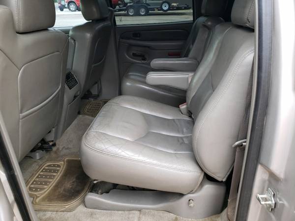 2004 GMC Yukon XL Denali 1500 AWD with Cupholders, for sale in Graceville, MN – photo 8