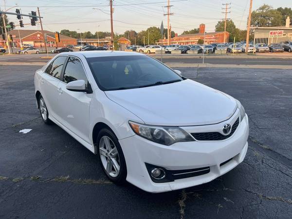 2012 Toyota Camry SE 4dr Sedan RELIABLE GAS SAVER CLEAN for sale in Saint Louis, MO