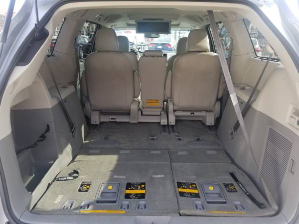 ///2011 Toyota Sienna//Navigation//DVD//Heated Seats//Must See/// for sale in Marysville, CA – photo 18