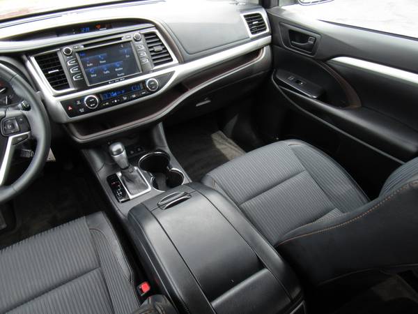 2016 Toyota Highlander LE Plus Excellent Used Car For Sale for sale in Sheboygan Falls, WI – photo 9