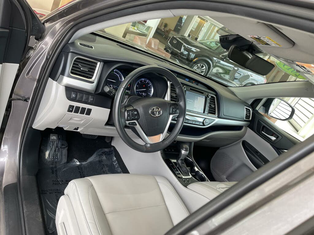 2019 Toyota Highlander Hybrid XLE AWD for sale in Other, MA – photo 6