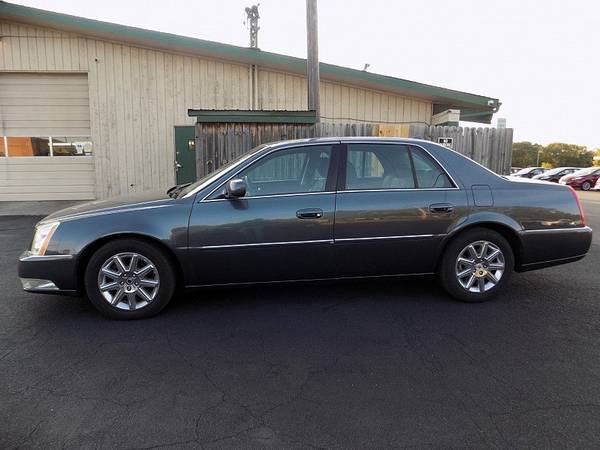 2011 CADILLAC DTS ~ SUPER CLEAN! ~ EZ FINANCING AVAILABLE! - cars &... for sale in Crystal, MN – photo 3