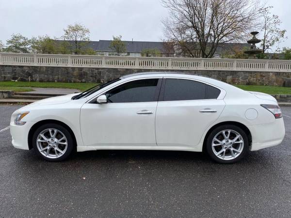 2014 Nissan Maxima SV -EASY FINANCING AVAILABLE - cars & trucks - by... for sale in Bridgeport, NY – photo 4