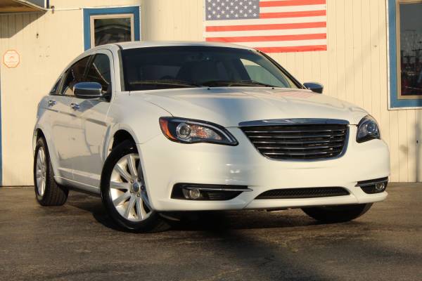 2013 CHRYSLER 200 * LOW MILES * LEATHER * SUPER CLEAN * WARRANTY*** for sale in Highland, IL – photo 5