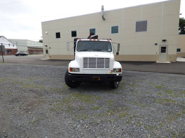 International 4900 Dumpster Truck for sale in Newburgh, NJ – photo 4