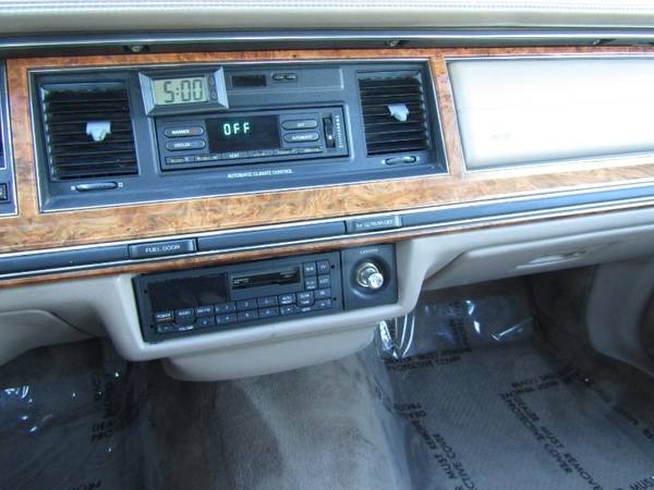1993 Lincoln Town Car Signature for sale in Indianapolis, IN – photo 23