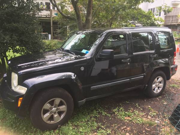 2009 Jeep Liberty Sport 4x4 LOW MILES - cars & trucks - by owner -... for sale in Tarrytown, NY – photo 3