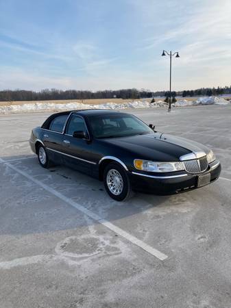 1998 lincoln Town Car Signiture for sale in Oconomowoc, WI – photo 3