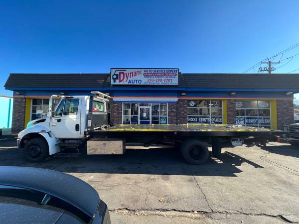 International 4300 tow truck rollback ramp truck for sale in Hamden, CT – photo 8