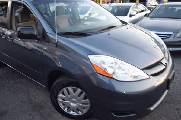 *2009* *Toyota* *Sienna* *LE 8 Passenger 4dr Mini Van* for sale in Paterson, NY – photo 4