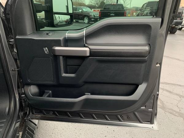 2019 Ford F-150 XLT Crew Cab 4WD - Huge sunroof - Low miles! - cars for sale in Oak Forest, IL – photo 23