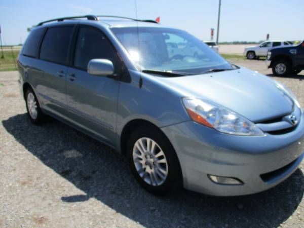 TOYOTA SIENNA XLE -ONE OWNER!! Runs Excellent! Loaded!! for sale in Crawfordsville, IA – photo 7