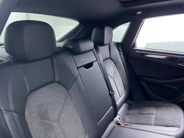 2018 Porsche Macan Sport Utility 4D suv White - FINANCE ONLINE -... for sale in South Bend, IN – photo 18