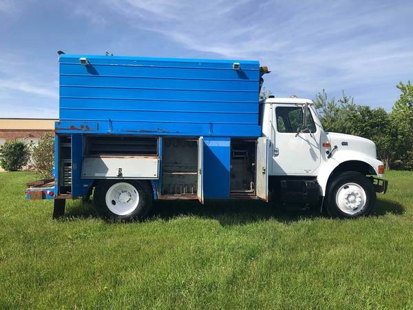 2002 International 4T444E Low Pro Walk-In Service Body for sale in Ann Arbor, MI – photo 3